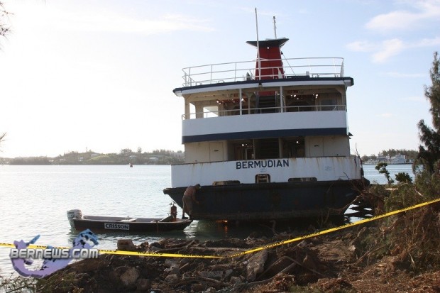 ferry stuck rocks sept 2010 (5)