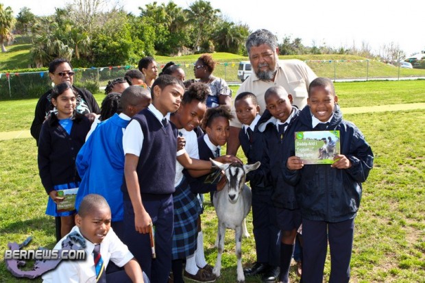 Daddy & I Explore The Farm Book Launch David Chapman Bermuda April 11 2011 (1 of 1)-2