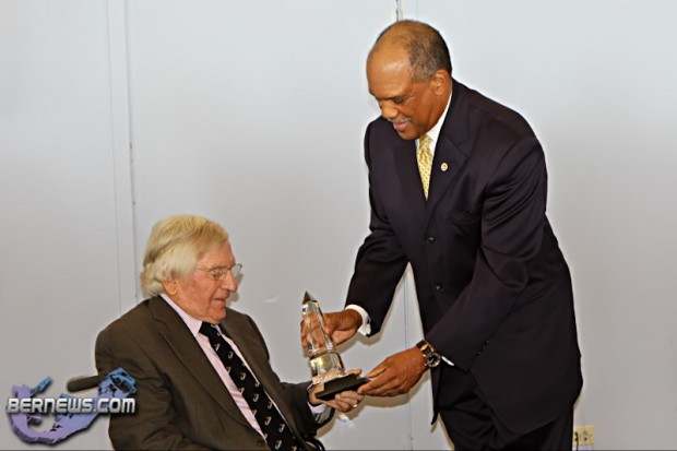 Alfred Oughton Service Award Honouree Dr Ewart Brown Bermuda Health Foundation June 24 2011-1_wm