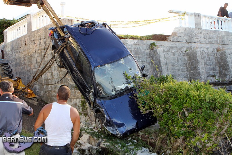 Car-Crashed-Into-Yard-Bermuda-Nov-16-2011-2