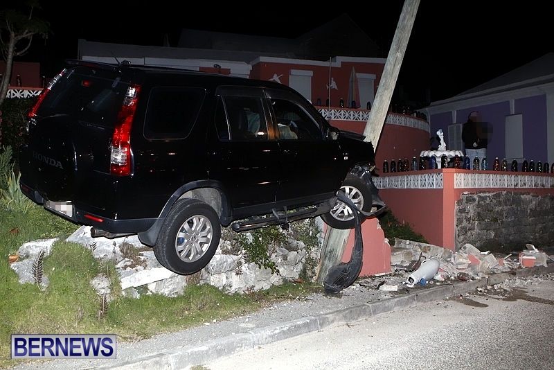 Car-Hits-Light-Pole-Accident-Bermuda-January-18-2013-4