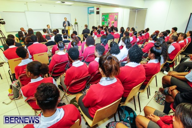 UK Minister Mark Simmonds Visits Youth Parliamentarians at CedarBridge Academy, Bermuda April 26 2013-6