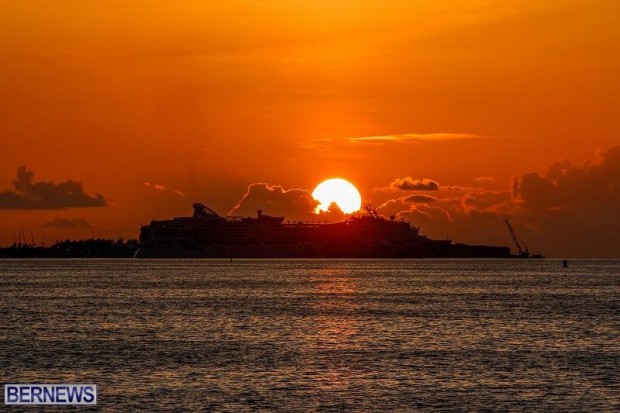 bermuda cruise ship sunset