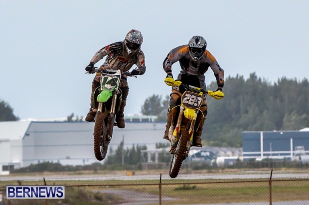 Motocross-Scrambling-Bermuda-jumps