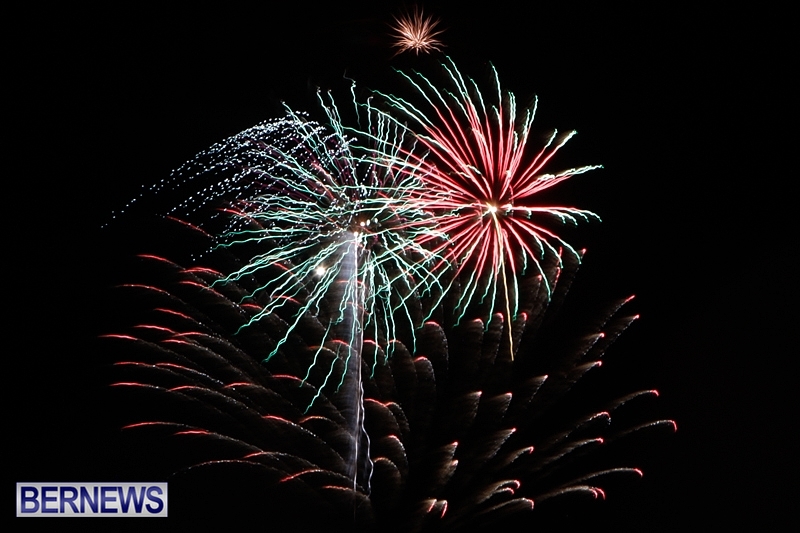 Photos/Video 2014 New Year's Eve Fireworks Bernews