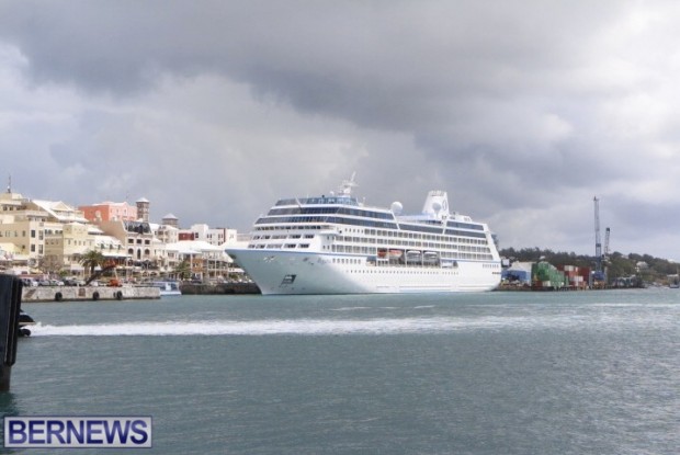 Regatta Cruise Ship in Bermuda 2014 (1)