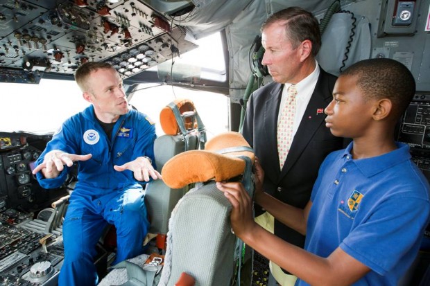 Hurricane Hunters plane in Bermuda Sept 18 14 (2)