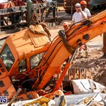Excavator Removed From Airport Dump Waters Bermuda, October 7 2014-4