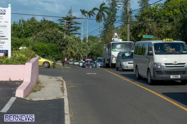 Traffic backed up Bermuda Oct 13 (3)