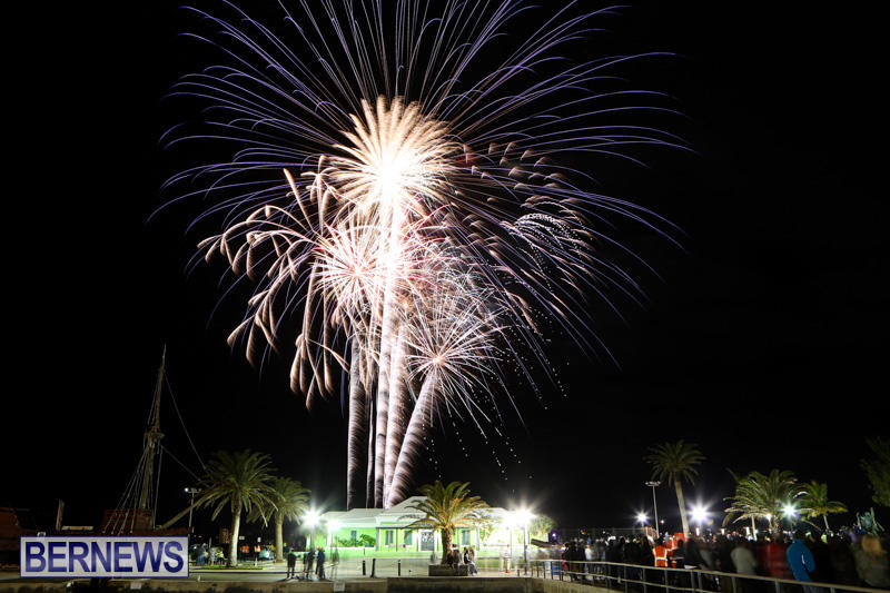 Photos & Video Fireworks Bring In New Year Bernews