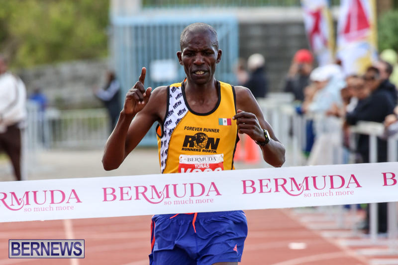 Race-Weekend-10K-Finish-Line-Bermuda-January-17-2015-1