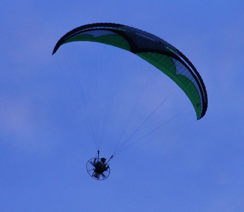 Motorised parachute (1)