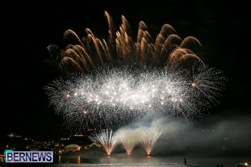 Fireworks-At-Christmas-Boat-Parade-Bermuda-December-12-2015-28