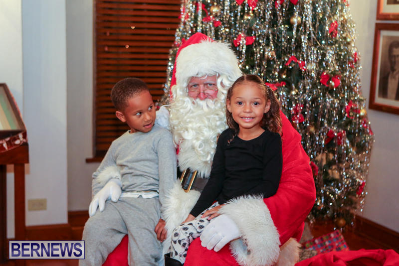Santa-Claus-In-St-Georges-Bermuda-December-5-2015-11