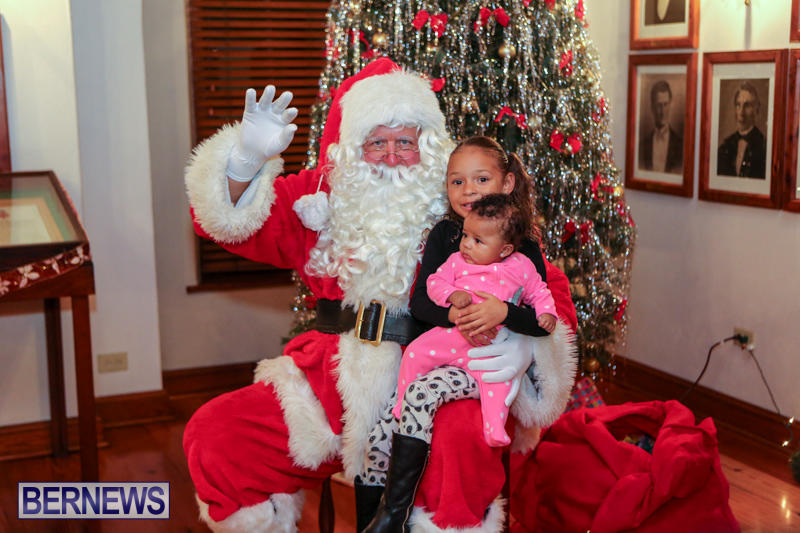 Santa-Claus-In-St-Georges-Bermuda-December-5-2015-13