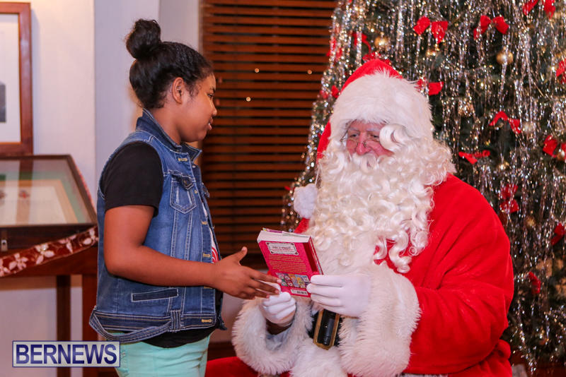 Santa-Claus-In-St-Georges-Bermuda-December-5-2015-33
