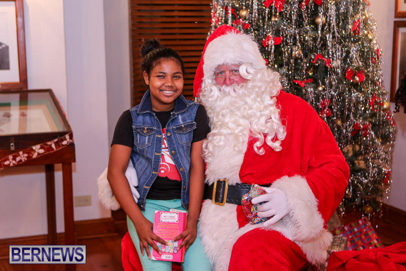 Santa-Claus-In-St-Georges-Bermuda-December-5-2015-34