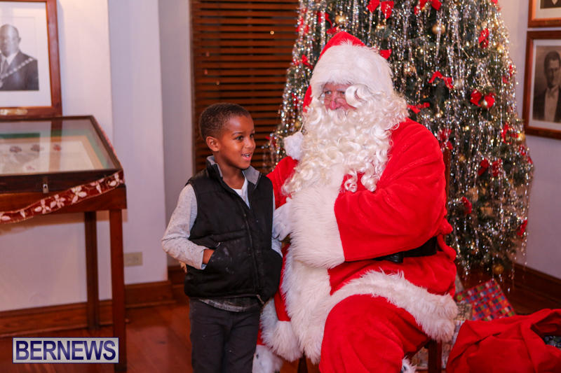 Santa-Claus-In-St-Georges-Bermuda-December-5-2015-36