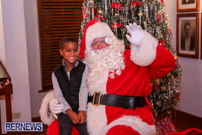 Santa-Claus-In-St-Georges-Bermuda-December-5-2015-37