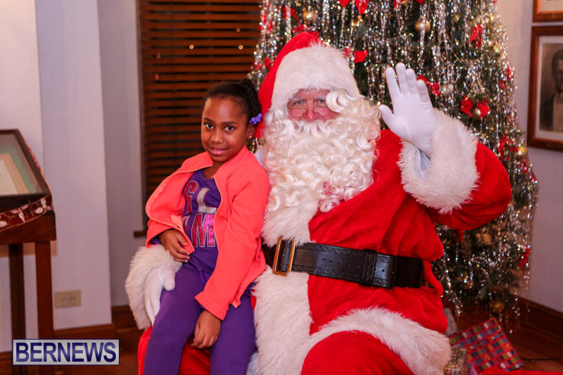 Santa-Claus-In-St-Georges-Bermuda-December-5-2015-39