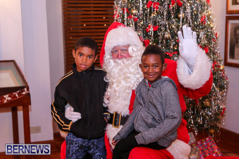 Santa-Claus-In-St-Georges-Bermuda-December-5-2015-42