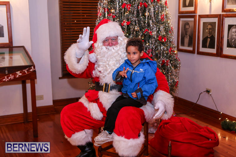 Santa-Claus-In-St-Georges-Bermuda-December-5-2015-45