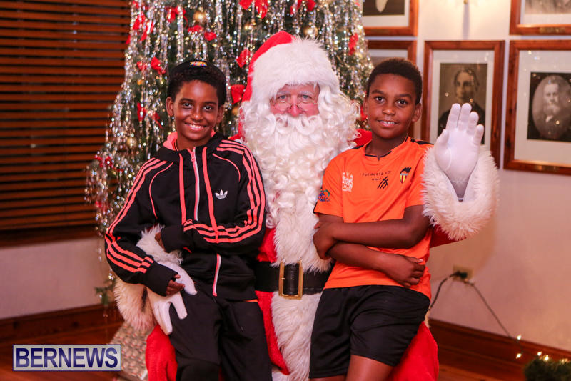 Santa-Claus-In-St-Georges-Bermuda-December-5-2015-74