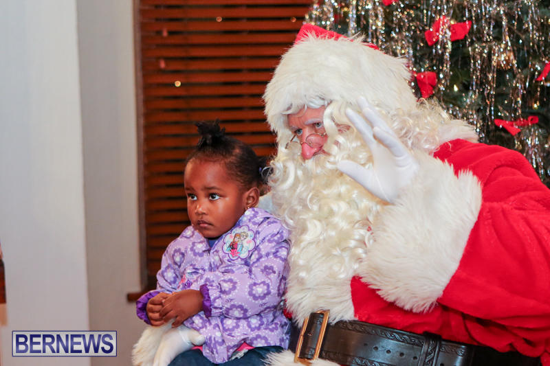 Santa-Claus-In-St-Georges-Bermuda-December-5-2015-8