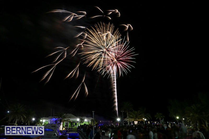New-Years-Eve-Fireworks-St-Georges-Bermuda-December-31-2015-10