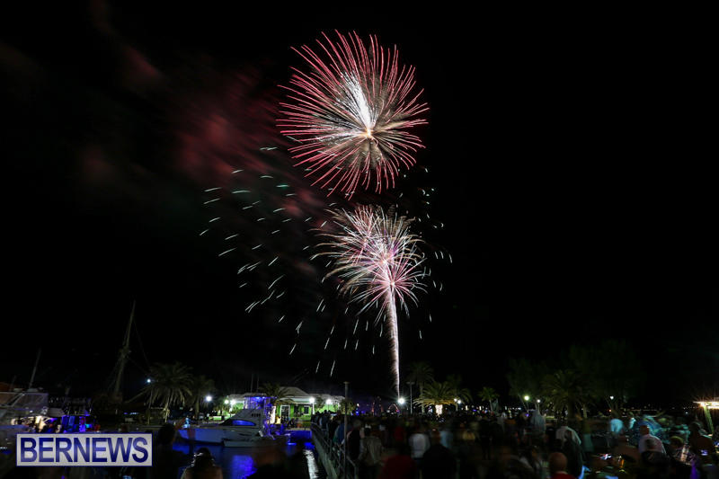 New-Years-Eve-Fireworks-St-Georges-Bermuda-December-31-2015-11