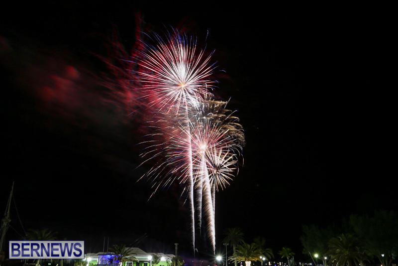 New-Years-Eve-Fireworks-St-Georges-Bermuda-December-31-2015-12