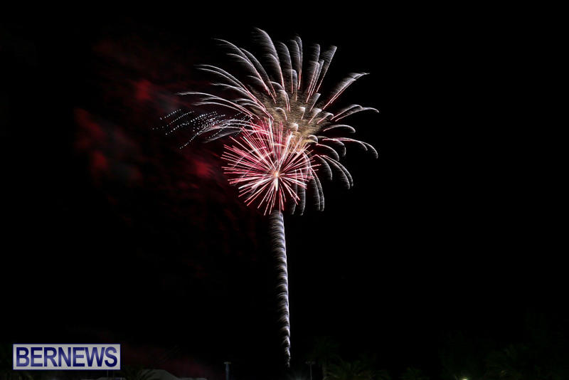 New-Years-Eve-Fireworks-St-Georges-Bermuda-December-31-2015-2