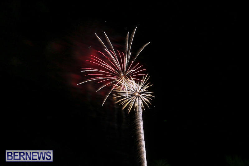 New-Years-Eve-Fireworks-St-Georges-Bermuda-December-31-2015-9