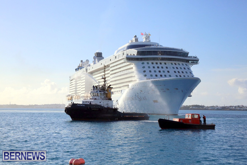 Anthem-of-Seas-cruise-ship-in-Bermuda-April-2016-3