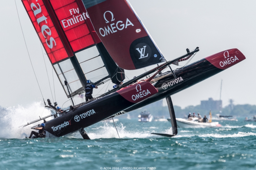 capsizes-at-2016-Chicago-Americas-Cup-on-June-10-2