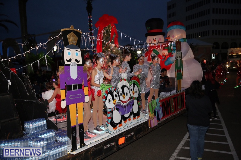 35-2016-Bermuda-Marketplace-Santa-Claus-Parade-40