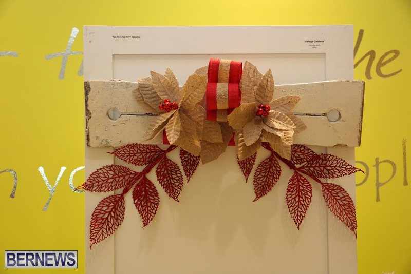 Bermuda-Christmas-wreaths-in-mall-2016-6