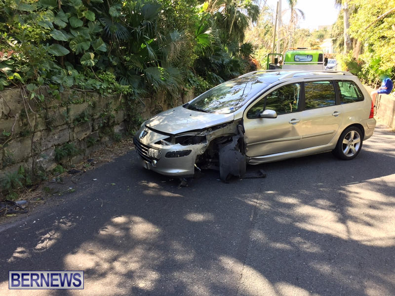 Car-Collision-Paget-Bermuda-March-18-2017-3