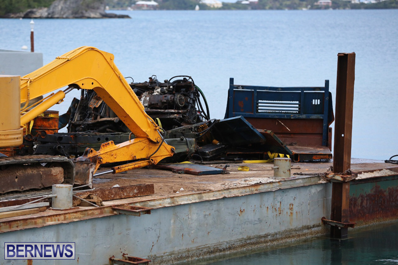 truck on barge Bermuda March 27 2017 (12)