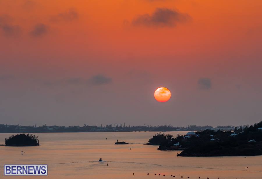 385-A-stunning-sun-over-Hamilton-harbour-on-Monday-evening.