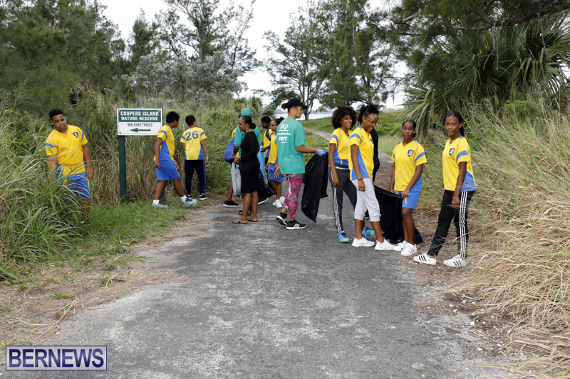 Clearwater Students Clean Up Bermuda Oct 6 2017 (7)