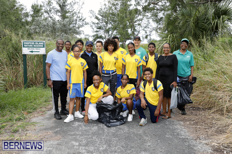 Clearwater Students Clean Up Bermuda Oct 6 2017 (8)