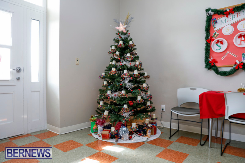 Sylvia-Richardson-Care-Facility-Christmas-Decorations-Bermuda-December-20-2017-6578