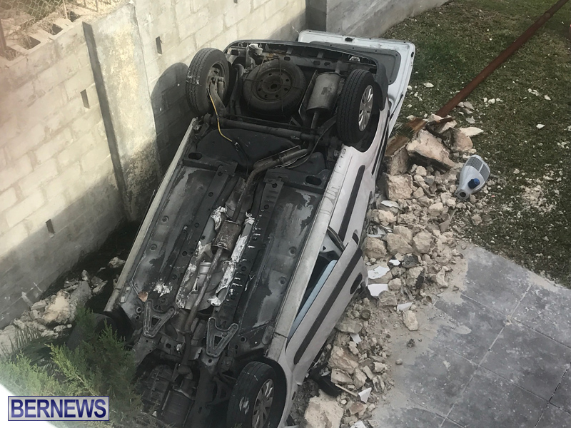 Overturned Car Bermuda April 11 2018 (1)