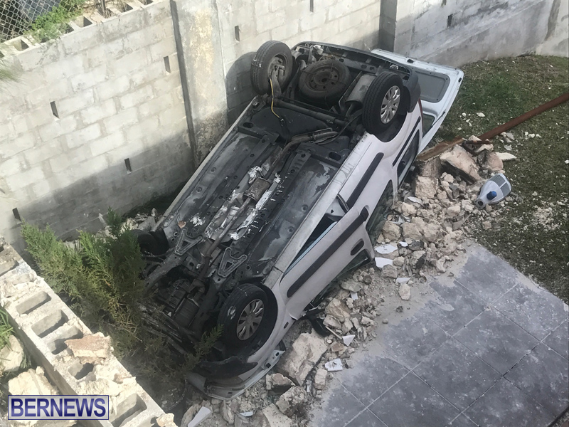 Overturned Car Bermuda April 11 2018 (5)