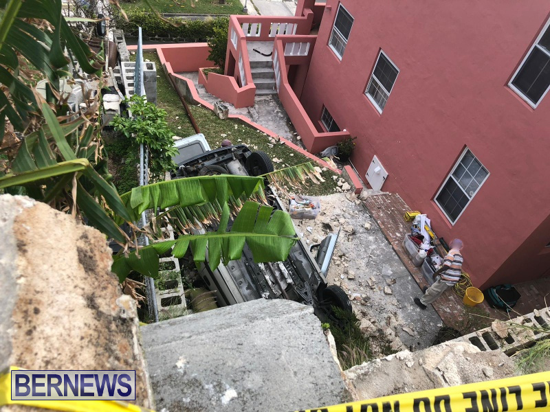 Overturned Car Smashed Wall Bermuda, April  11 2018 (5)