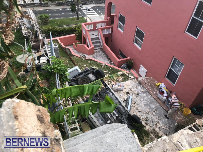 Overturned Car Smashed Wall Bermuda, April  11 2018 (6)