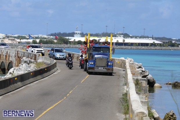 Bermuda U15 football team motorcade August 14 2018 (2)