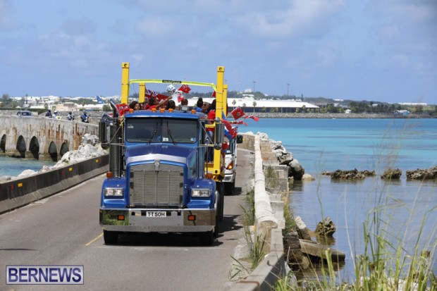 Bermuda U15 football team motorcade August 14 2018 (7)