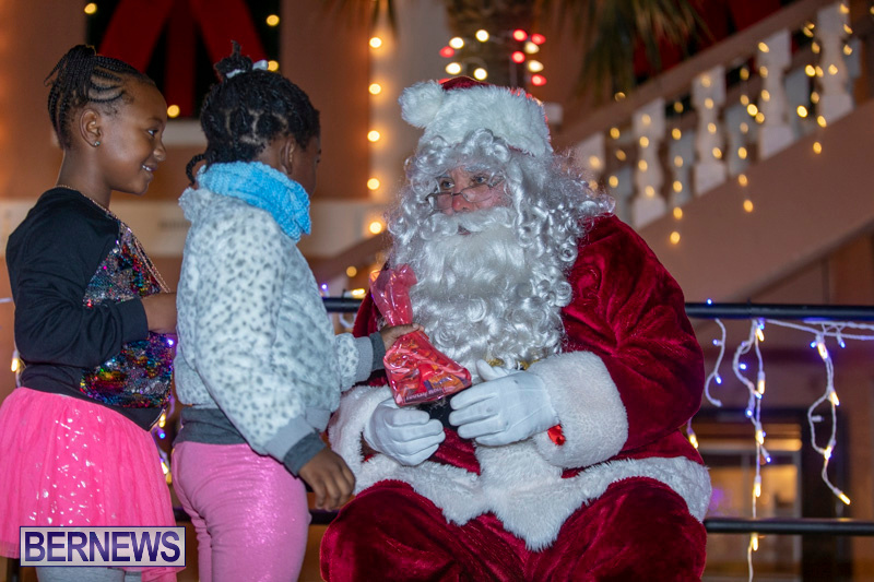 Santa-Claus-visits-St.-George’s-Bermuda-December-1-2018-2221